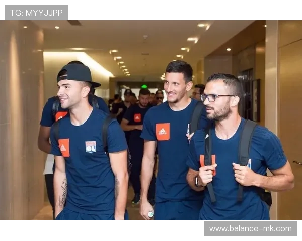 土耳其新月军团助力国家队，球迷热情点燃赛场