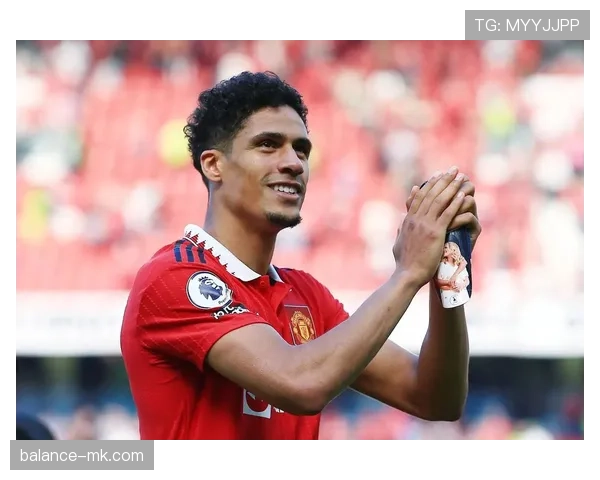 瓦拉内稳坐曼联防线核心，出色表现引关注