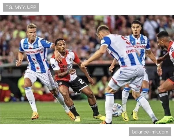 费耶诺德边路进攻奏效，新战术助力球队稳步提升赢下关键战