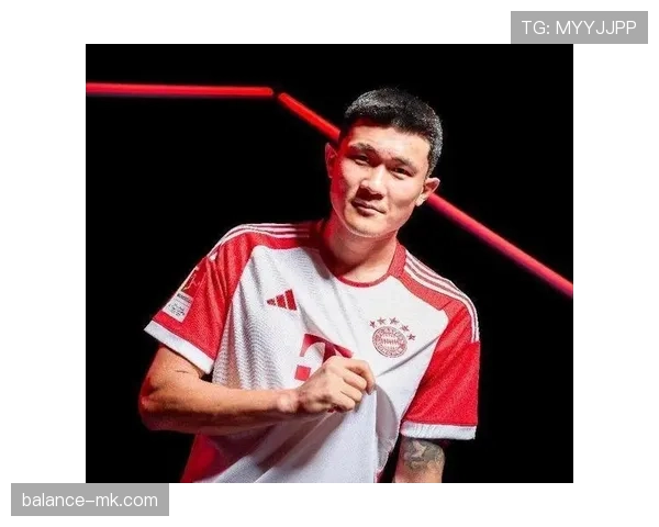 金玟哉正式加盟拜仁慕尼黑，身披3号球衣引发球迷热议