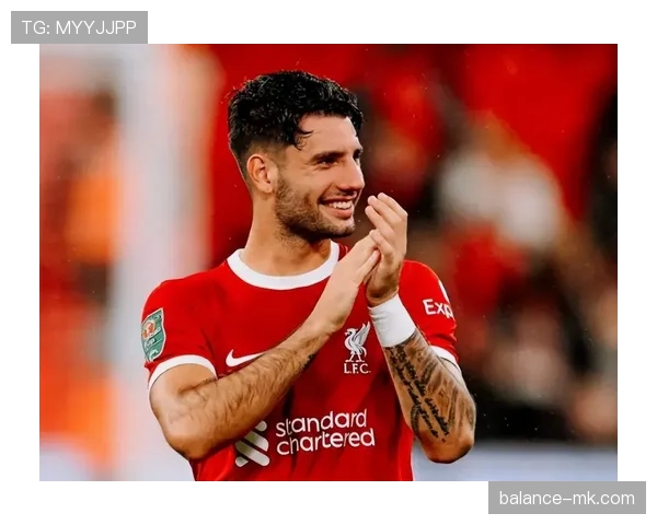 赖斯坐镇中场筑起防线屏障,稳健表现成阿森纳后防关键支柱 赖斯坐镇中场筑起防线屏障,稳健表现成阿森纳后防关键支柱