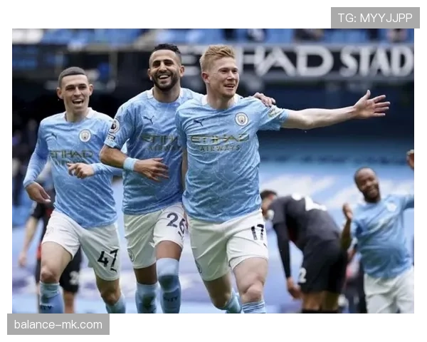 邓克在英超赛季中表现稳定，助力球队争夺欧洲赛席位。