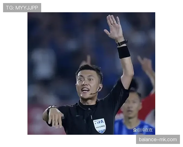 足球主裁判本赛季执法表现稳健，关键判罚准确率持续提升