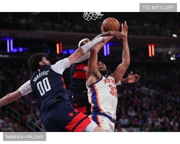 尤因禁区单打效率提升显著 助尼克斯稳固内线核心地位