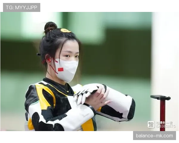 杨倩领奖台像雕像，生活照像会撒娇的富家闺女，反差感把我看懵了